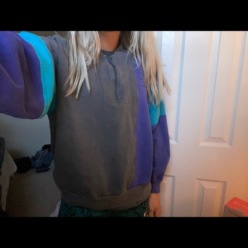 One of a Kind Nike Vintage Pullover Sweartshirt